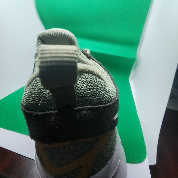 Nike Free Run 2 Sneakers - Picture 2 of 7